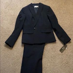 Le Suit size 8